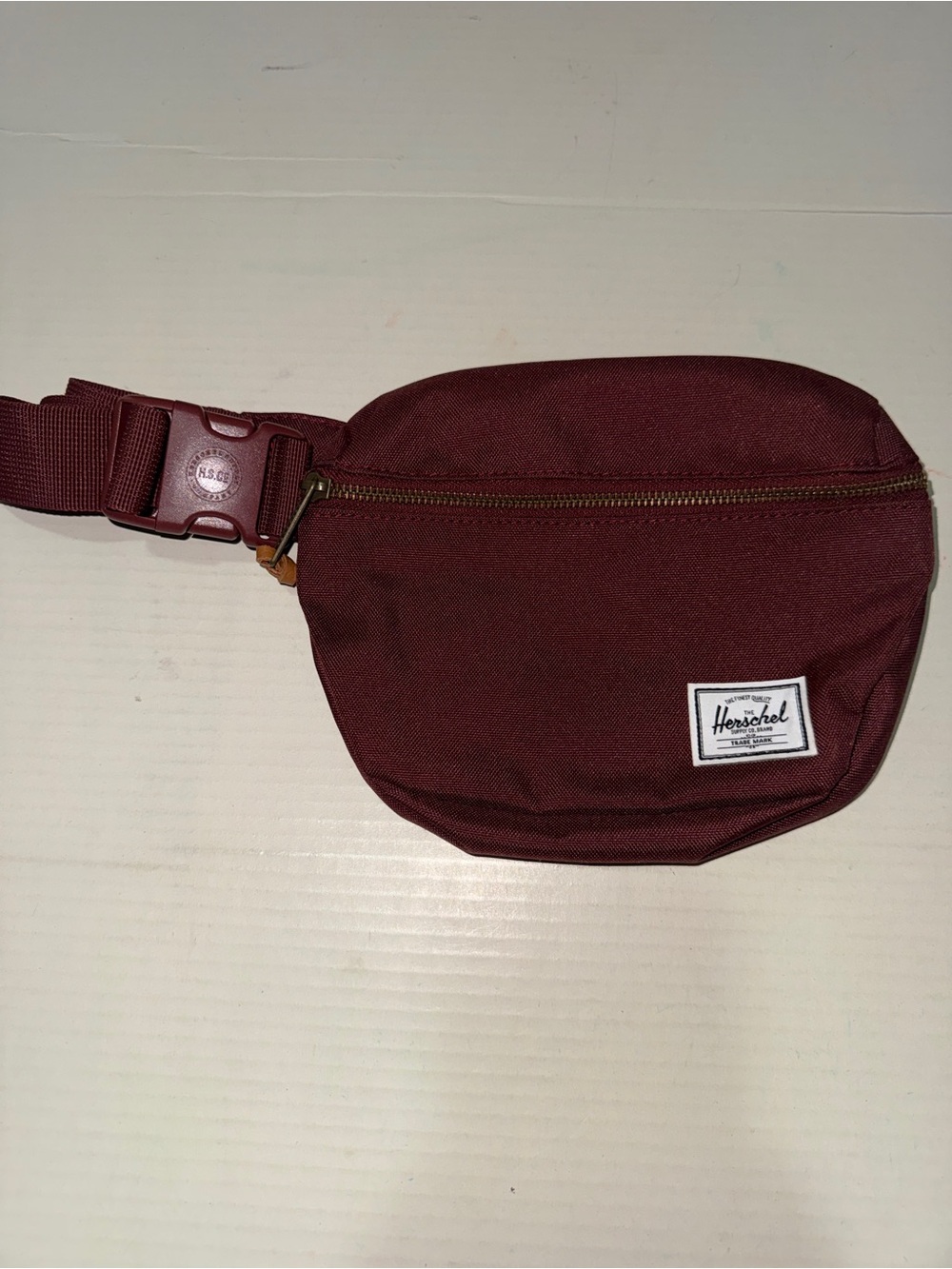Herschel sling shot bag NWOT.